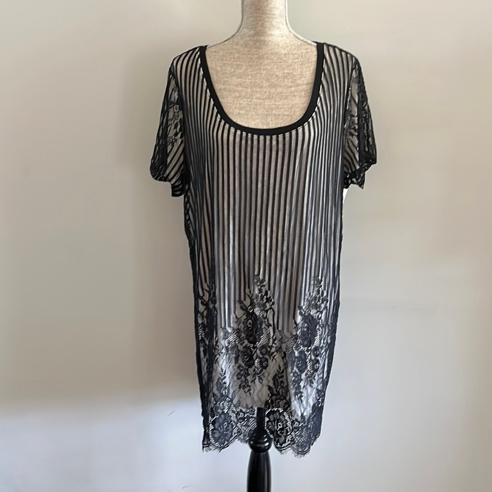 Size 2X Rebel Wilson Black White Lace Sheath Dress Tee Tunic excellent